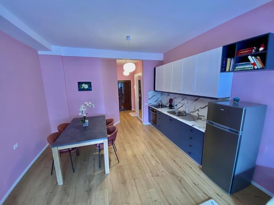 Coral Apartment - City Center Тирана Экстерьер фото